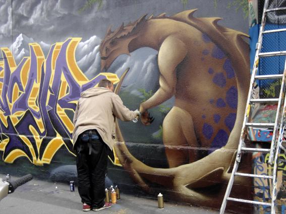seyb et l'animal graff sur mur 20e, photo paule kingleur, paris label