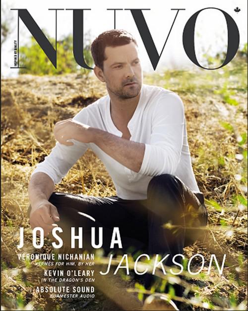 Joshua Jackson pose pour Nuvo!
