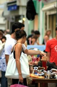Brocante, moules-frites et convivialité : passez un week-end à la Braderie de Lille !