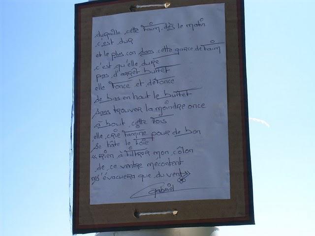 à quelques détails près