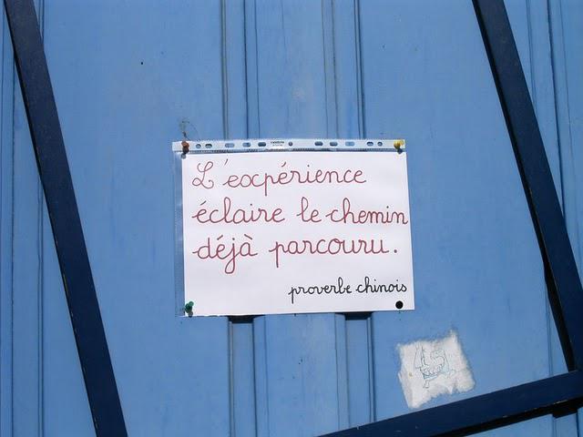 à quelques détails près