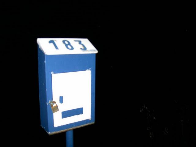 à quelques détails près