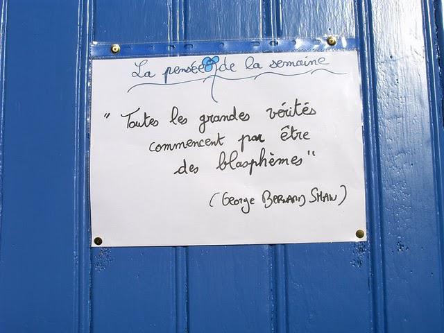 à quelques détails près