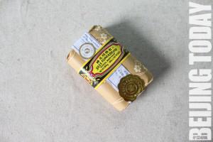 5_Bee-and-Flower-Sandalwood-Soap-–-4-yuan-125g-300x200