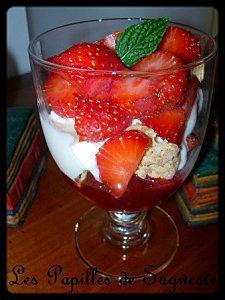 Trifle fraises, fromage blanc et céréales