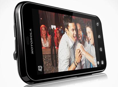 Le Smartphone Android Motorola DEFY taillé pour le géocaching