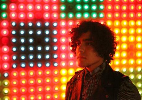 Neon Indian: Psychic Dreams (Anoraak Remix) - MP3
Deux semaines...