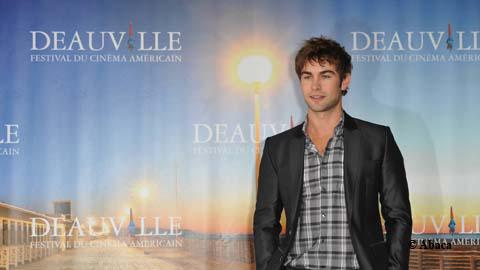 Photos ... le beau gosse de Gossip Girl en France