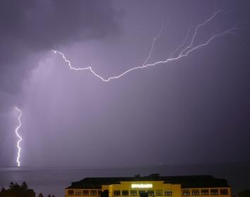 Dégradation pluvio-orageuse la nuit prochaine et demain. Fort coup de vent jeudi