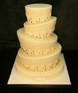 CRAZY ELEGANCEUn Crazy wedding cake tout en finesse et&nb...
