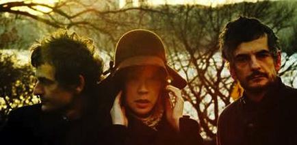 Blonde Redhead: Penny Sparkle - Album streaming
On doit...