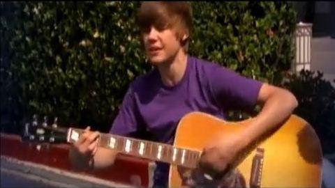 Justin Bieber ... Il fait la manche