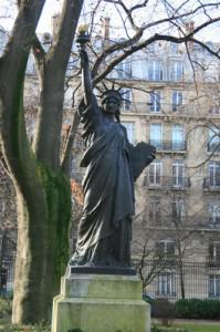L’origine insolite : le « gadget » de la Statue de La Liberté