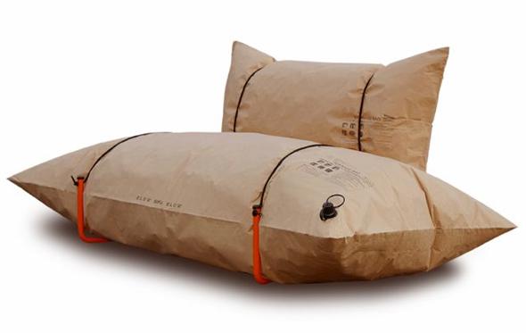 Blow, un sofa gonflable en papier recyclé par Youlka Design 