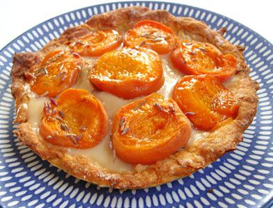 tarte abricots gain in the kitchen