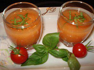 La-soupe-de-melon-et-tomates-cerise--3.jpg