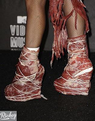 Lady Gaga remet ça : une robe de viande aux Video Music Awards de MTV