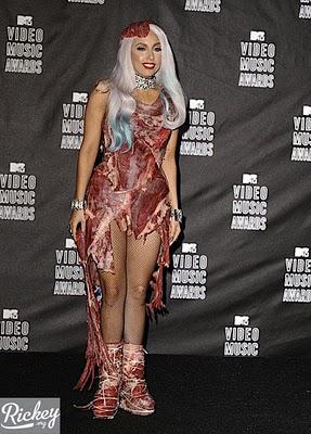 Lady Gaga remet ça : une robe de viande aux Video Music Awards de MTV -  Paperblog