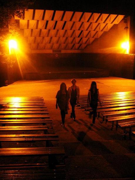 School Of Seven Bells: I L U (Phantogram Remix) + (Original...