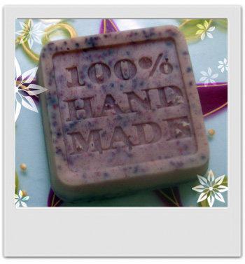 Nettoyant visage exfoliant doux cranberry : recette de cosmétique maison avec MaCosmetoPerso