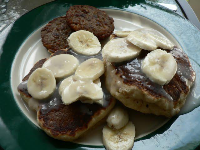 Pancakes a la Noix de Macadamia Avec Bananes Sirop de Noix de Coco