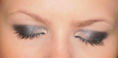 Make Up bleu et perle avec la palette Storm