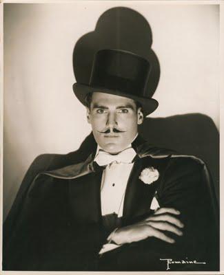 Mandrake is MandrakeDevant les portes de la grotte fleuri...