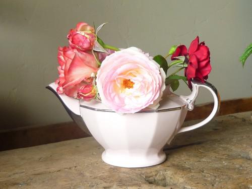 Confitures, thé et gourmandises aux roses