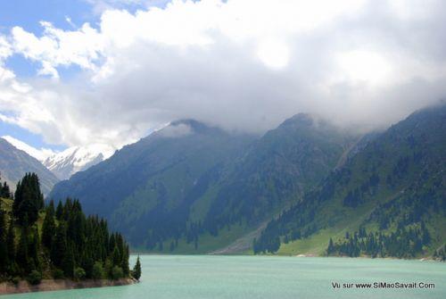 Aux environs d'Almaty, à la frontiere du Kirghizistan, le lac Bolshoye Almatinskoye