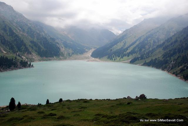 Aux environs d'Almaty, à la frontiere du Kirghizistan, le lac Bolshoye Almatinskoye