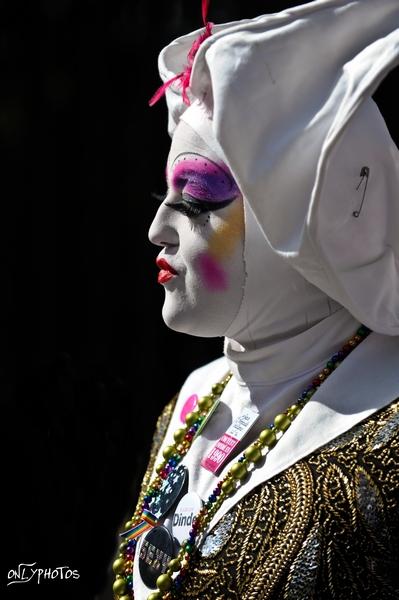procession-soeur-perpetuelle-indulgence