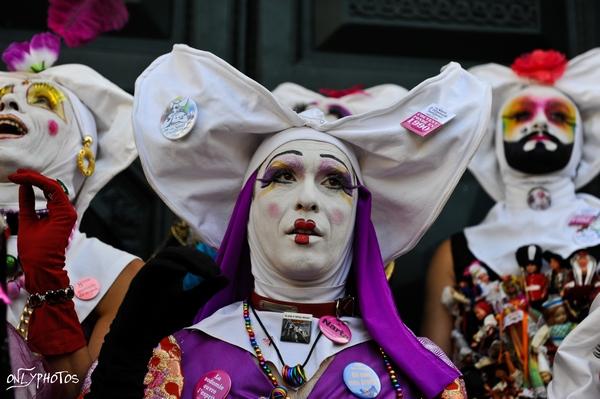 procession-soeur-perpetuelle-indulgence-07