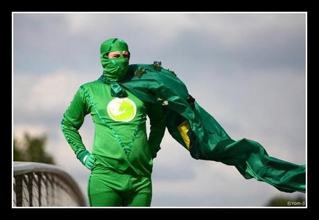 Découvrez Le Greenboy vs Dirty Girl, le super-héros écolo tout vert!