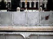 plus croix devant palais présidentiel