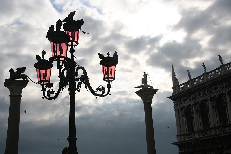 UNE PETITE HISTOIRE DES COLONNES....