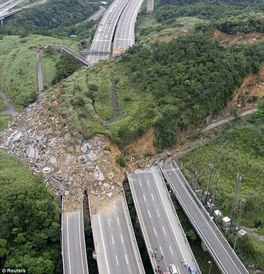 26 Avril 2010 ! Impressionnant glissement de terrain à Taiwan !!