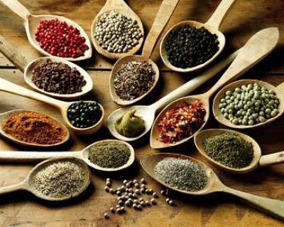 Bonnes épices et la saveur des plats