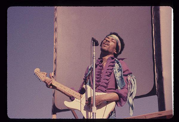 Jimi-Hendrix_Photo-by-Richard-Peters_C_Authentic-Hendrix-L.jpeg