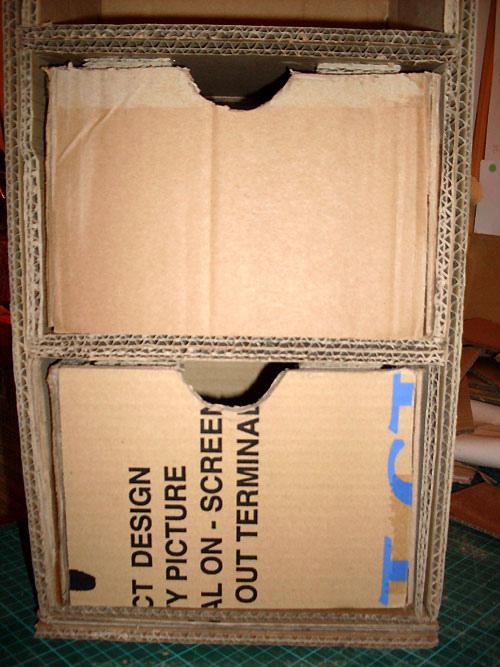 Ikea … mini étagères en carton … le 2eme tiers :)