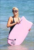 7276-paris_hilton_fait_du_body_board