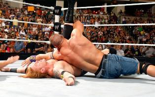 John Cena remporte le Gauntlet Match face aux Nexus