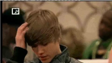 Justin Bieber ... Sa fameuse coupe de cheveux est une perruque
