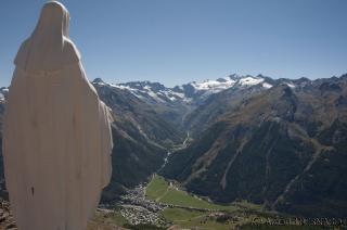 Belle photo de la vallée avec la Vierge