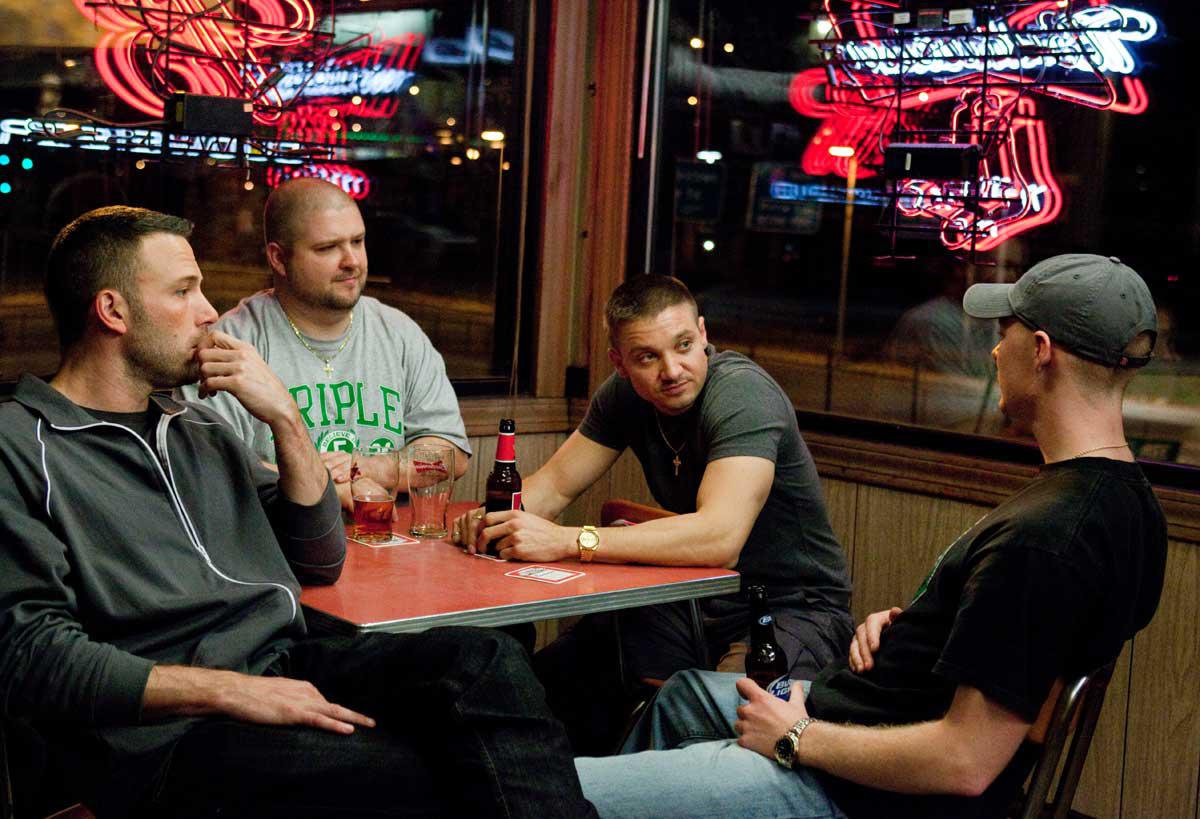 Ben Affleck, Owen Burke, Jeremy Renner et Slaine. Warner Bros. France