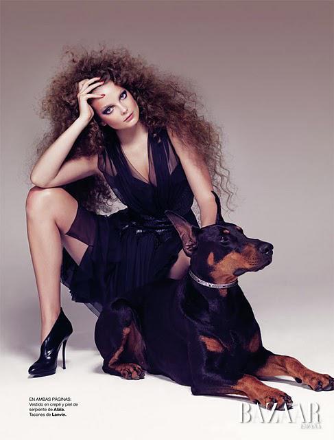 ✤ Eniko Mihalik pose nue pour le Harper’s Bazaar d'Octobre ✤