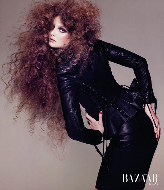 ✤ Eniko Mihalik pose nue pour le Harper’s Bazaar d'Octobre ✤