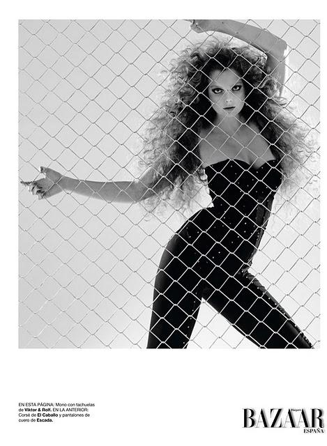 ✤ Eniko Mihalik pose nue pour le Harper’s Bazaar d'Octobre ✤