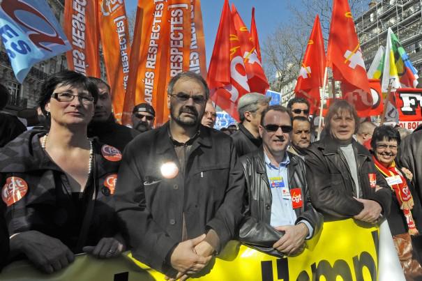 http://www.lexpress.fr/medias/247/french-cfdt-labour-union-leader-francois-chereque-2l-and-french-cgt-labour-union-leader-bernard-thibault-r2-attend-a-protest-march-in-paris_425.jpg