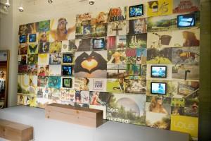 Mur vivant fait de iPads chez Lolë