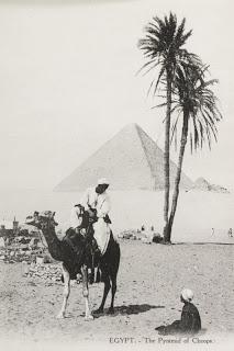 (5) Une travestie à chameau